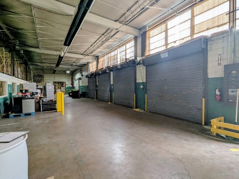 More Photos Of 4525 S Tripp Ave, Chicago Warehouse For Lease