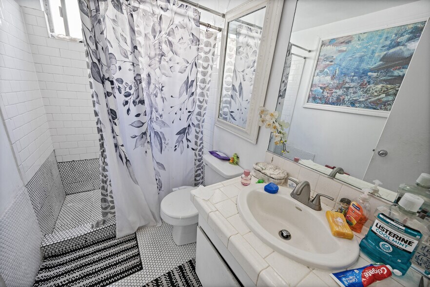 More Photos Of 3750 Midvale Ave, Los Angeles Apartments For Sale