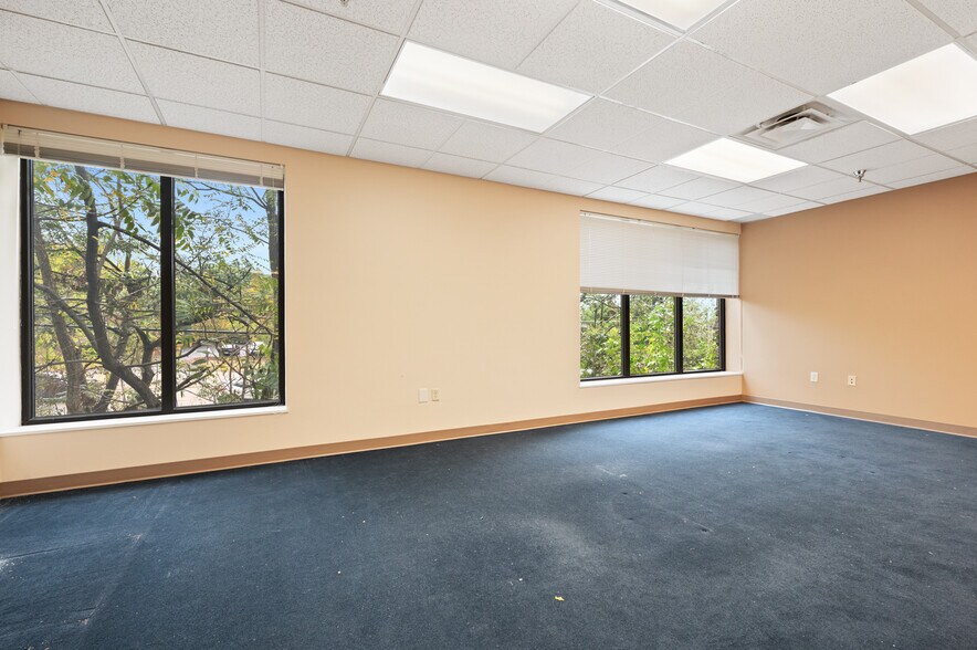 More Photos Of 105 Bradford Rd, Wexford Office For Lease