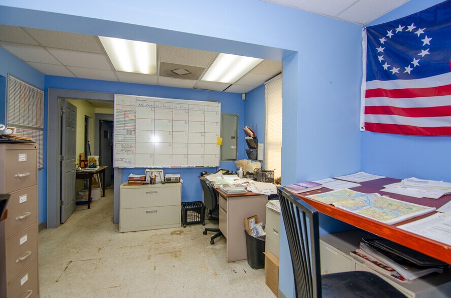 More Photos Of 1108 Pickett Rd, Norfolk Flex For Sale