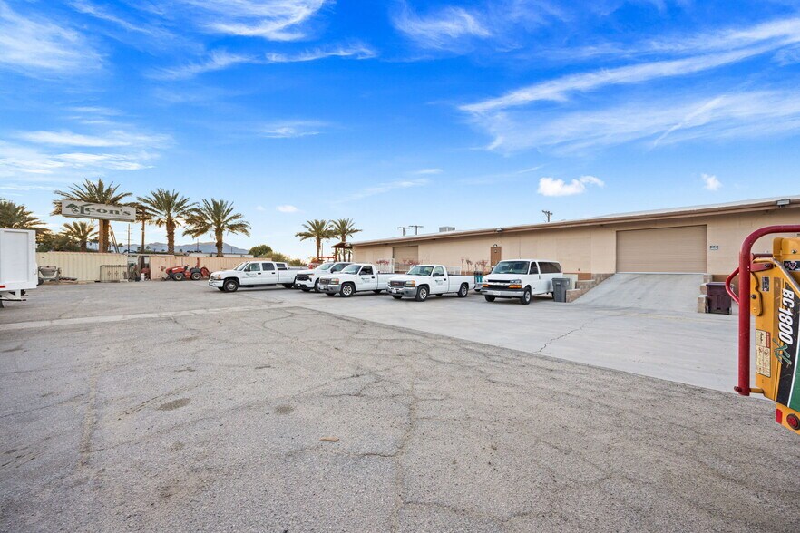 More Photos Of 81500 Industrial Pl, Indio Warehouse For Sale