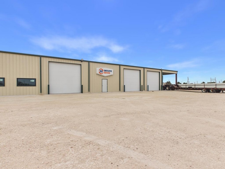 More Photos Of 1100 W Sealy Ave, Monahans Distribution For Sale