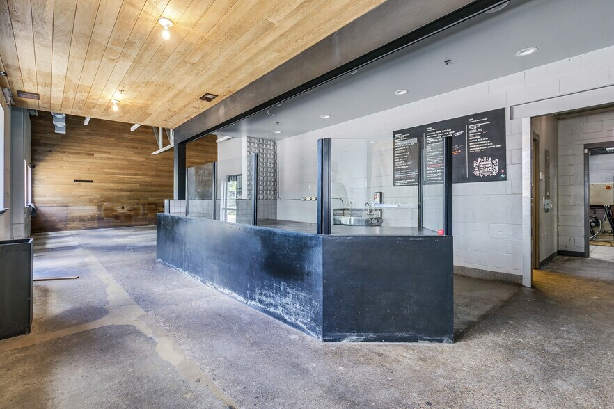 More Photos Of 2336 Territorial Rd, Saint Paul Warehouse For Sale