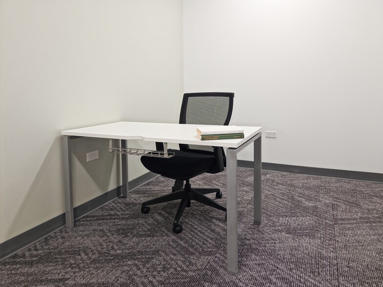 More Photos Of 611 S Milwaukee Ave, Libertyville Coworking Space