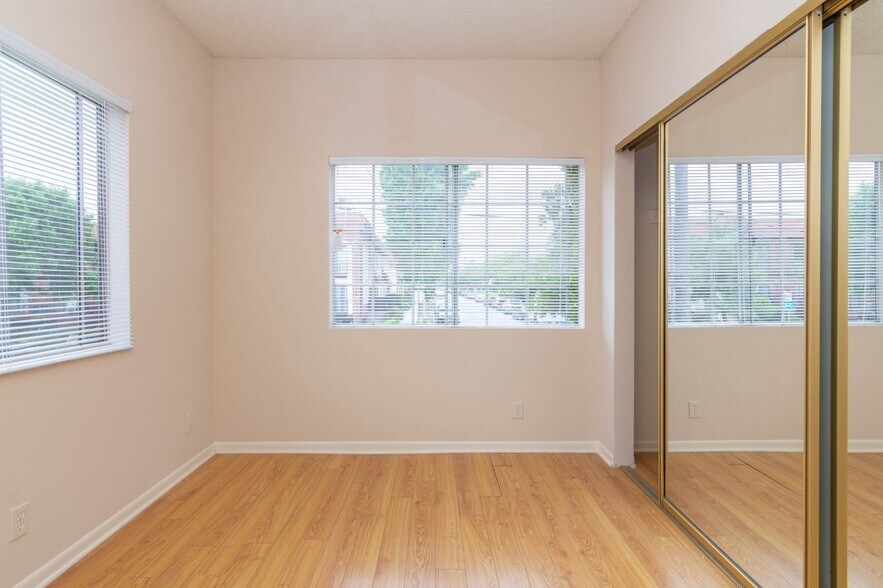 More Photos Of 404 Lincoln Ave, Glendale Apartments For Sale