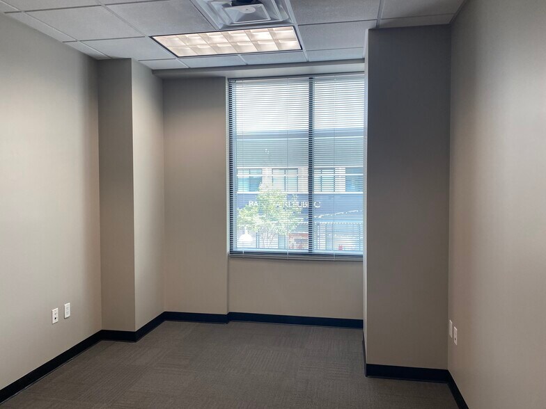 More Photos Of 2200 E Williams Field Rd, Gilbert Storefront Retail Office For Lease