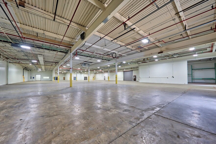 More Photos Of 562 Captain Neville Dr, Waterbury Manufacturing For Lease