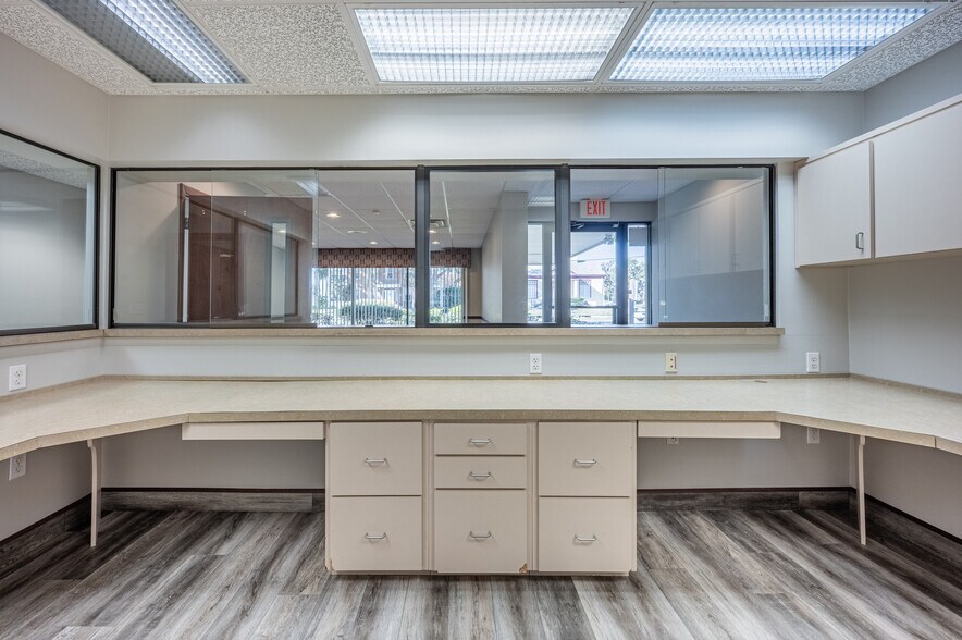 More Photos Of 801 N Bay st, Eustis Medical For Sale