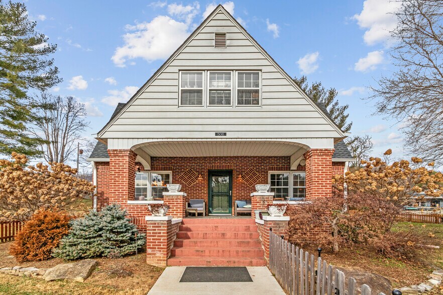 Primary Photo Of 506 W Main St, Burnsville Freestanding For Sale