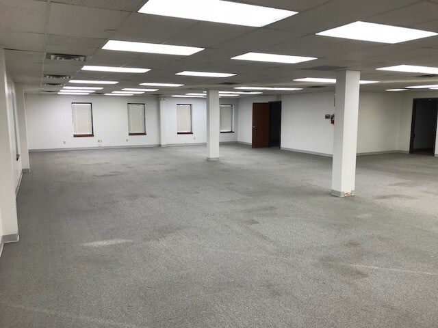 More Photos Of 13720 E 42nd Ter, Independence Office For Lease