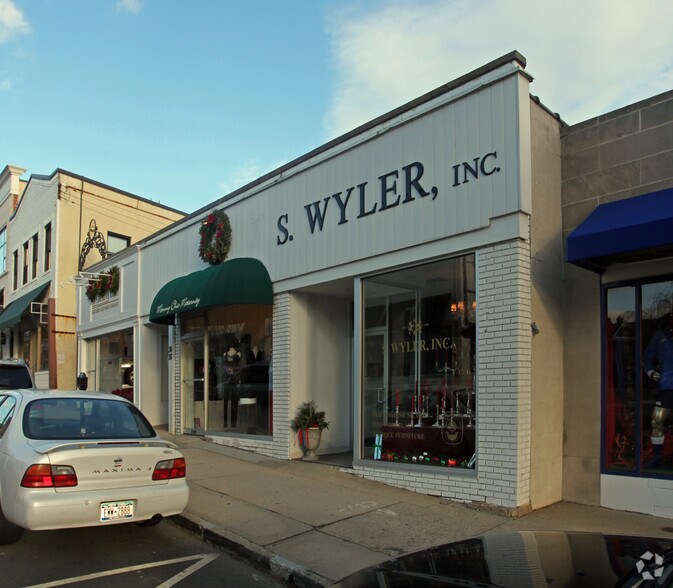 More Photos Of 32-40 W Putnam St, Greenwich Storefront For Lease