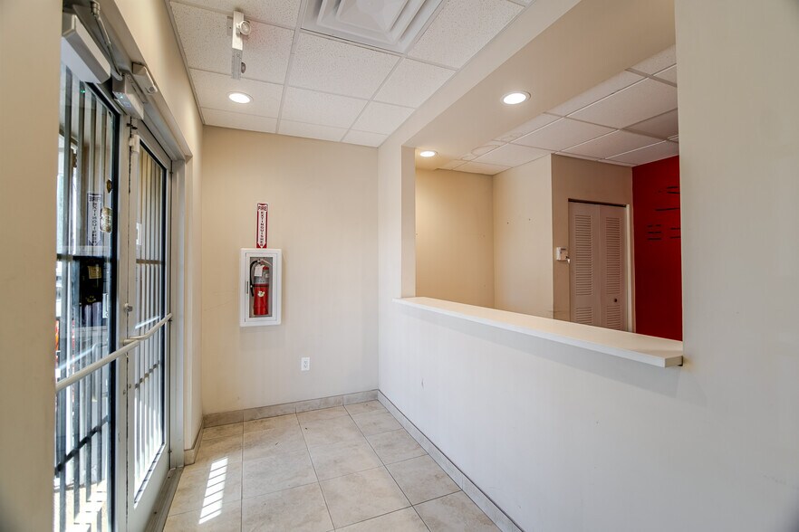 More Photos Of 1015 NW 72nd St, Miami Warehouse For Sale