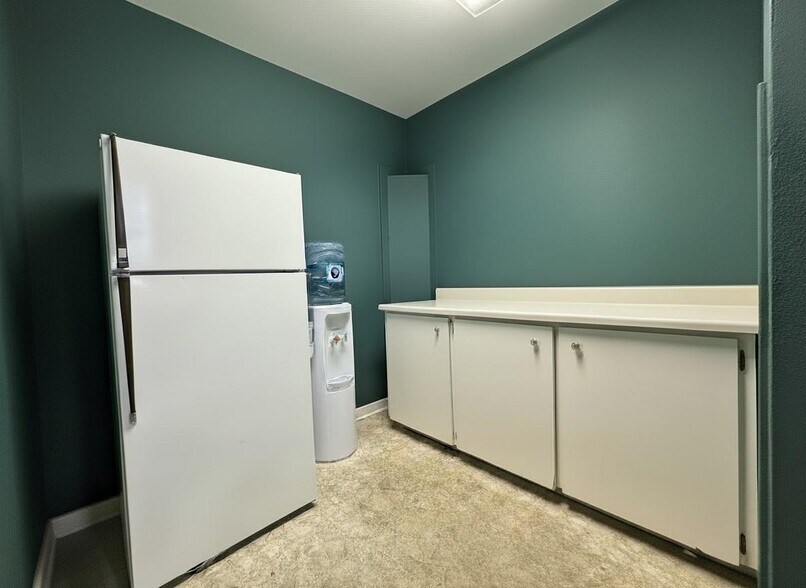 More Photos Of 221 N Houston St, Wharton Office For Sale