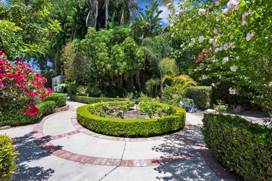 More Photos Of 801 W Whittier Blvd, La Habra Storefront Retail Residential For Sale