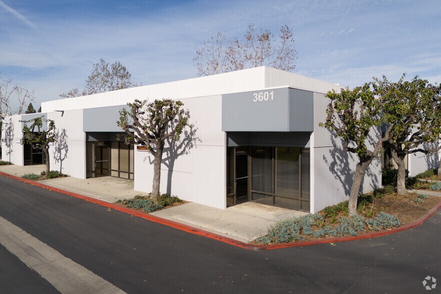 More Photos Of 3621 W MacArthur Blvd, Santa Ana Unknown For Lease