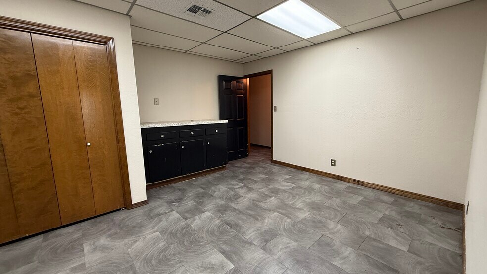More Photos Of 1001 W Broadway St, Muskogee Medical For Sale