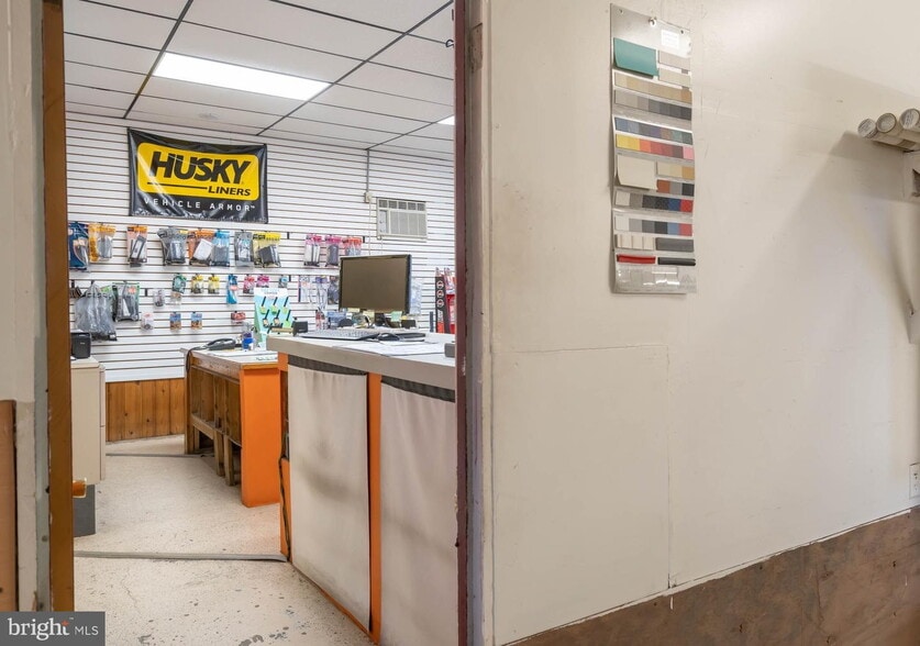 More Photos Of 112 Park Ave, Milford Flex For Sale