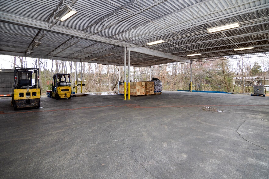 More Photos Of 344 Main Rd, Vineland Freestanding For Sale