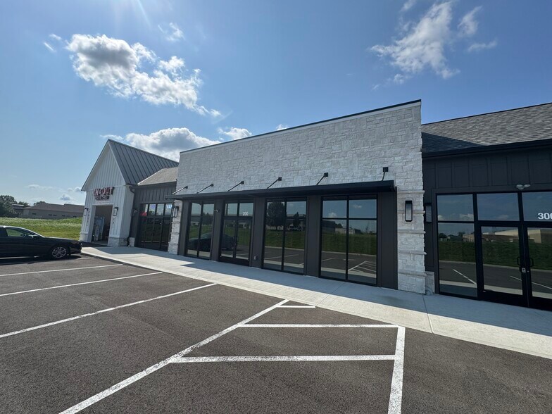 More Photos Of 7953 Highfield Dr, Lewis Center Storefront For Lease
