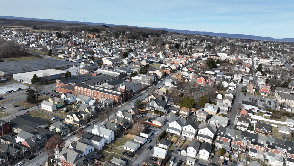 More Photos Of 240 S Main St, Nazareth Flex For Lease