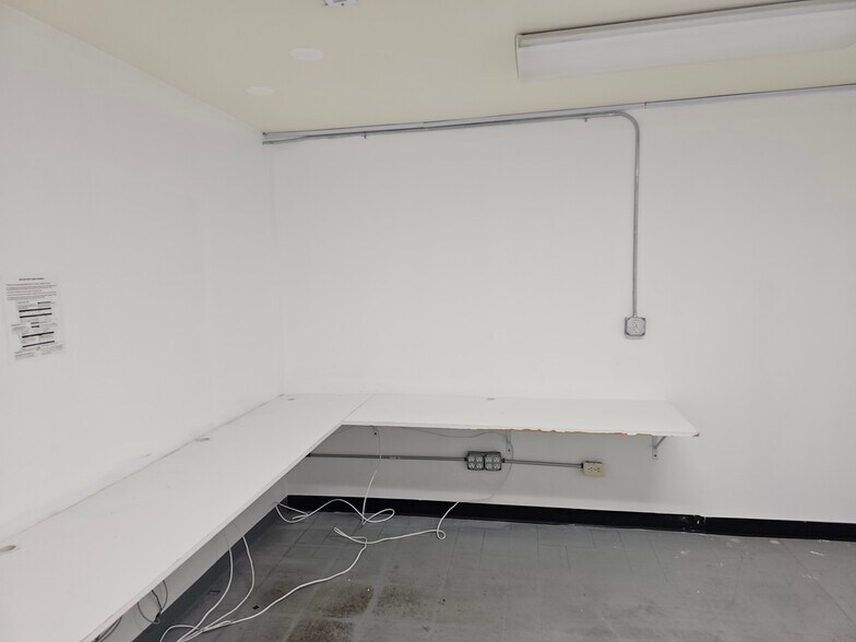 More Photos Of 402 W Boughton Rd, Bolingbrook Medical For Lease