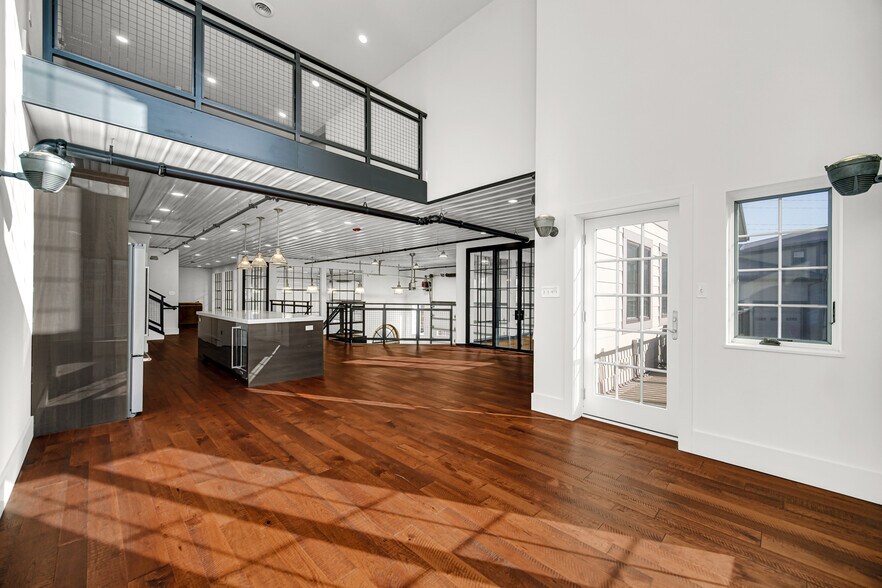 More Photos Of 2244 Ferry Rd, Naperville Flex For Sale