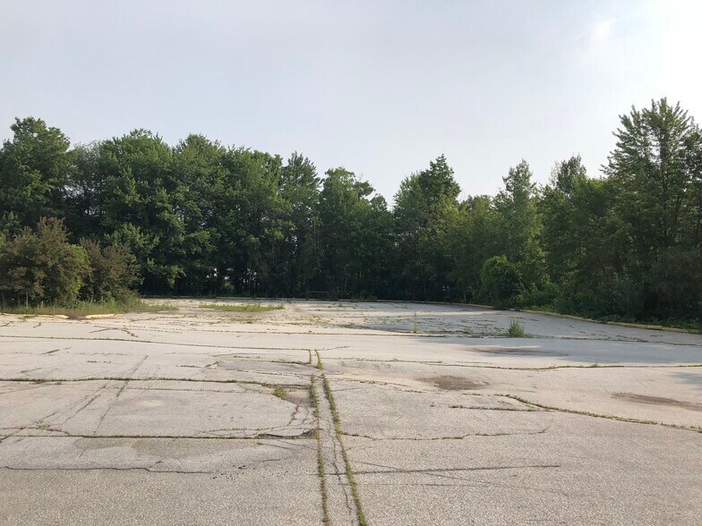 More Photos Of 18 Water Works Dr, Hooksett Warehouse For Lease