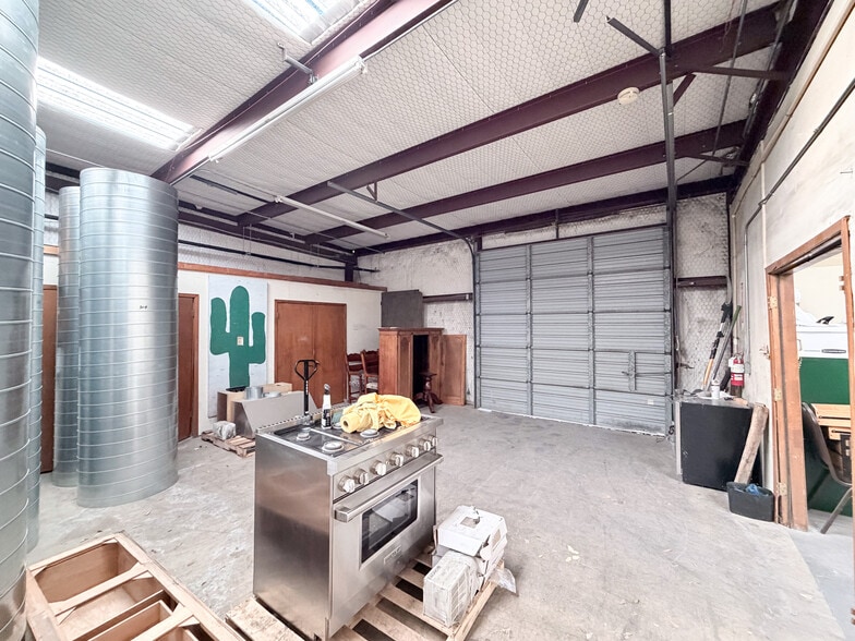 More Photos Of 146 Interloop Rd, San Antonio Warehouse For Lease