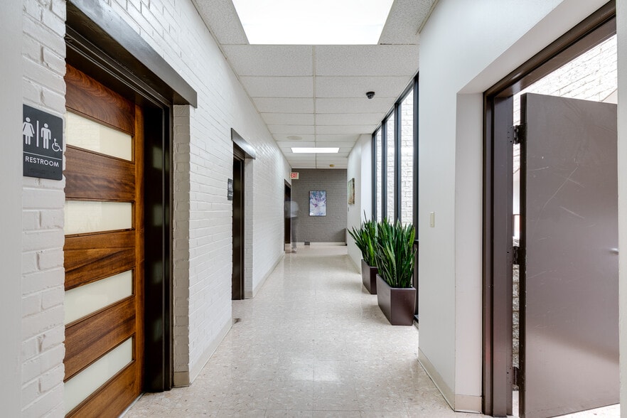 More Photos Of 2025 E Main St, Richmond Office For Lease