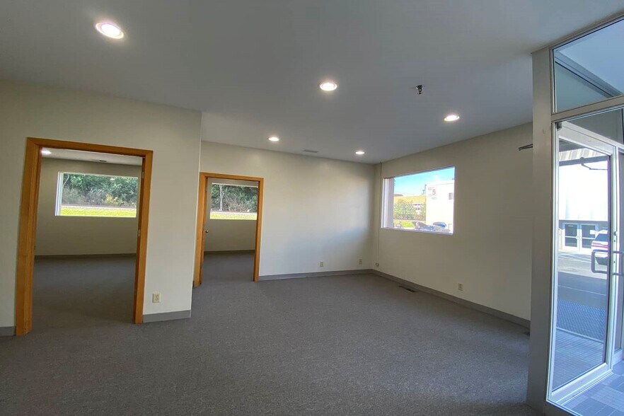 More Photos Of 6309-6323 Cambridge St, Saint Louis Park Warehouse For Lease