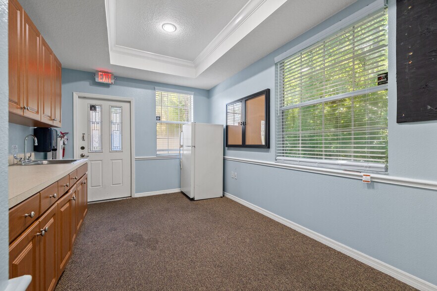 More Photos Of 10941-10943 Countryway Blvd, Tampa Office For Sale