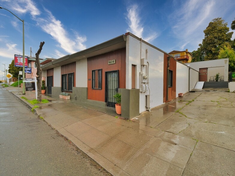 More Photos Of 9614-9616 MacArthur Blvd, Oakland Religious Facility For Lease