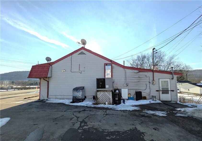More Photos Of 22287 US-6, Port Allegany General Retail For Sale