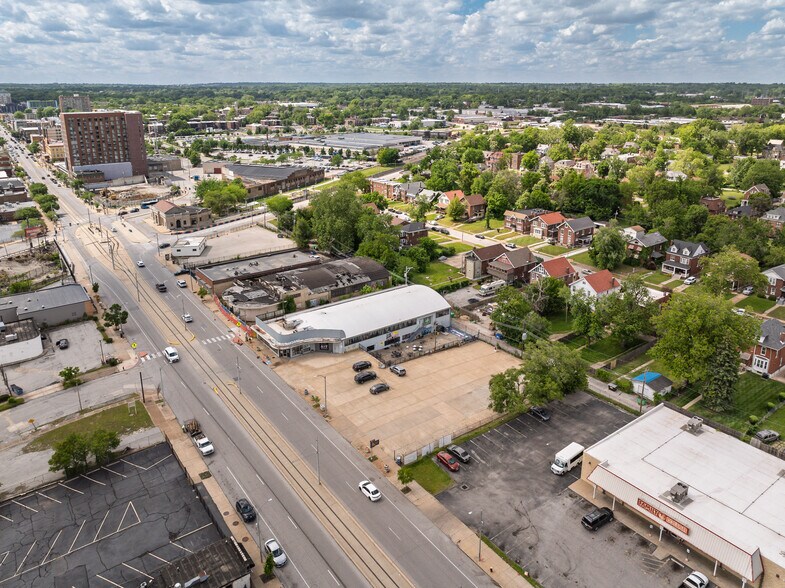 More Photos Of 5951 Delmar Blvd, Saint Louis Freestanding For Sale