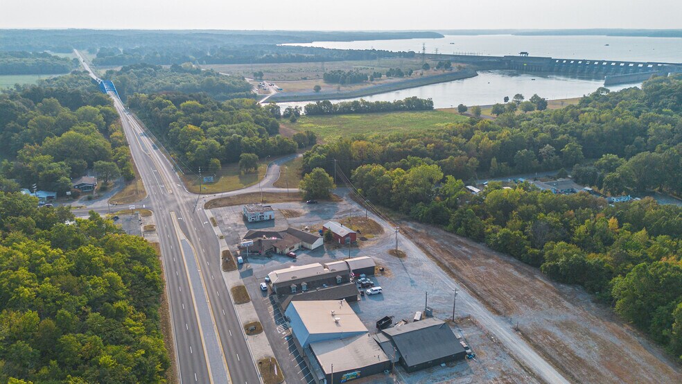 More Photos Of 728 US Highway 62, Grand Rivers Specialty For Sale