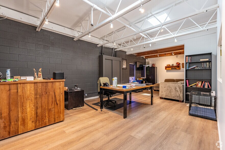 More Photos Of 3014 N Coolidge Ave, Los Angeles Warehouse For Sale