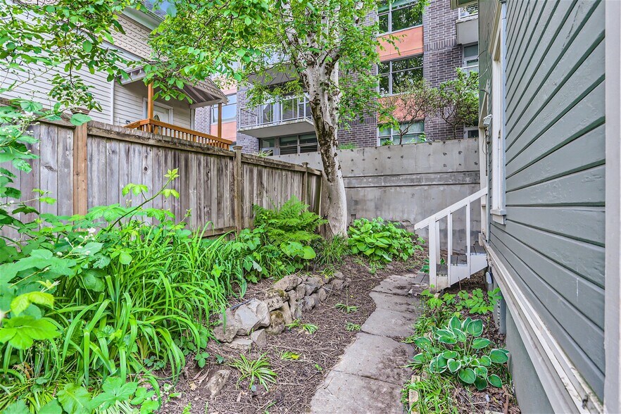 More Photos Of 2103 SE Belmont St, Portland Office Residential For Sale