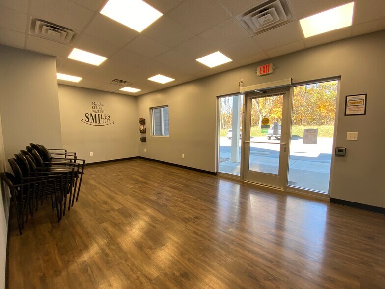 More Photos Of 2221 John Williams Blvd, Bedford Office For Sale