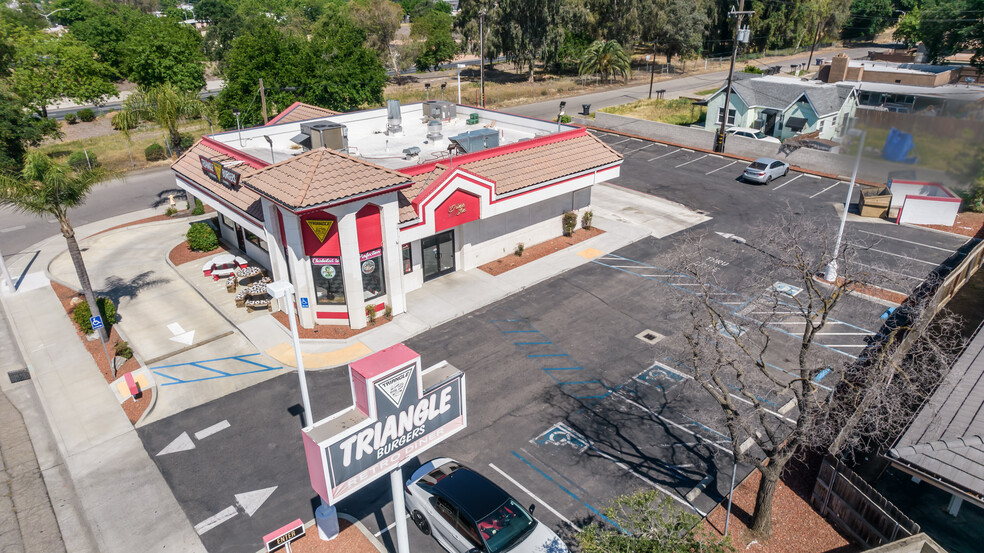 Primary Photo Of 1330 E Tulare Ave, Tulare Fast Food For Sale