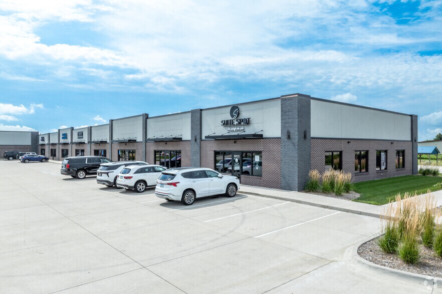 More Photos Of 88 Paine Cir SE, Bondurant Office For Lease