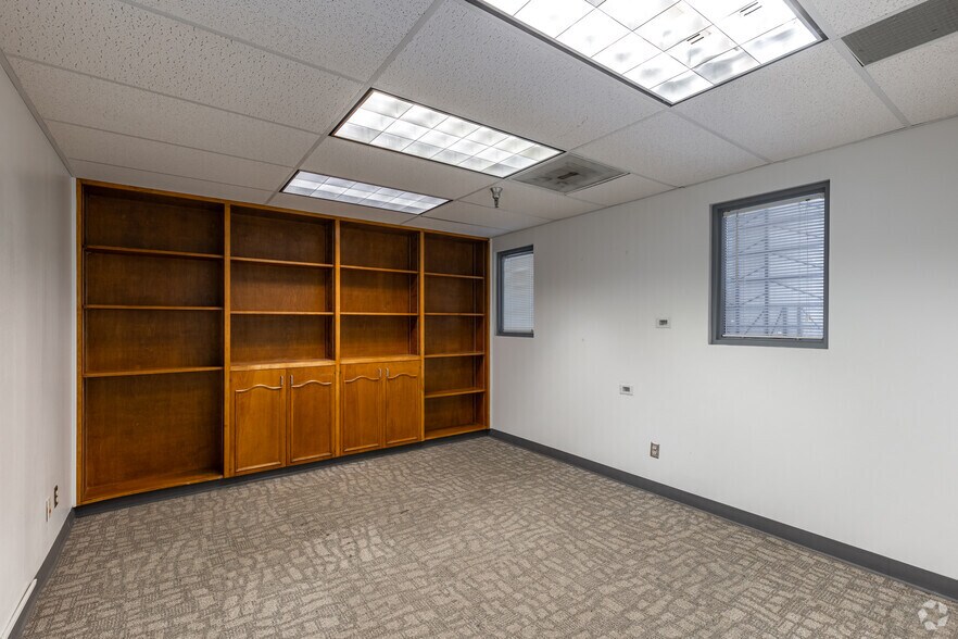 More Photos Of 6129 Amelia Earhart Dr, Shreveport Warehouse For Lease