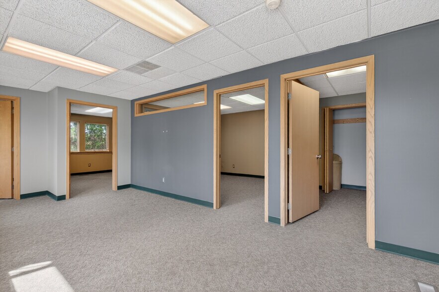 More Photos Of 6300 Sashabaw Rd, Village of Clarkston Storefront For Lease