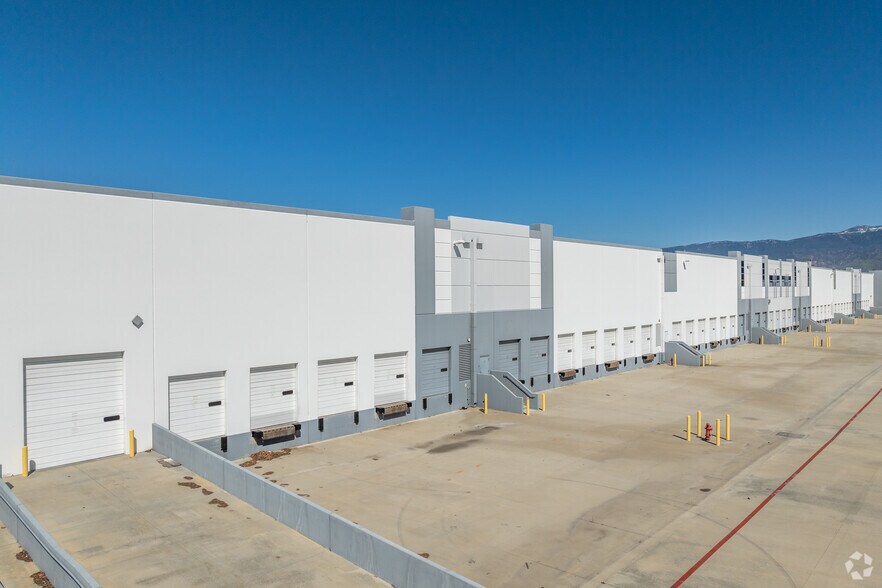 More Photos Of 9712 Alabama St, Redlands Distribution For Lease