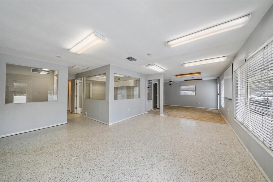 More Photos Of 4242 McIntosh Ln, Sarasota Storefront Retail Office For Sale