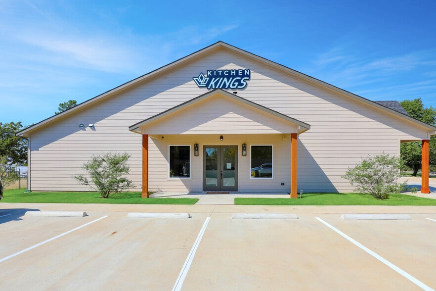 More Photos Of 201 W Main St, Gunter Showroom For Sale