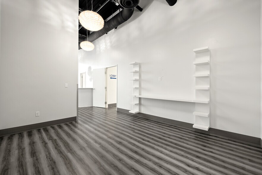 More Photos Of 924 N Columbia Center Blvd, Kennewick Storefront Retail Office For Lease