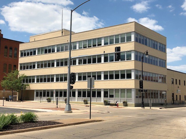 Primary Photo Of 131 W 10th St, Dubuque Medical For Sale