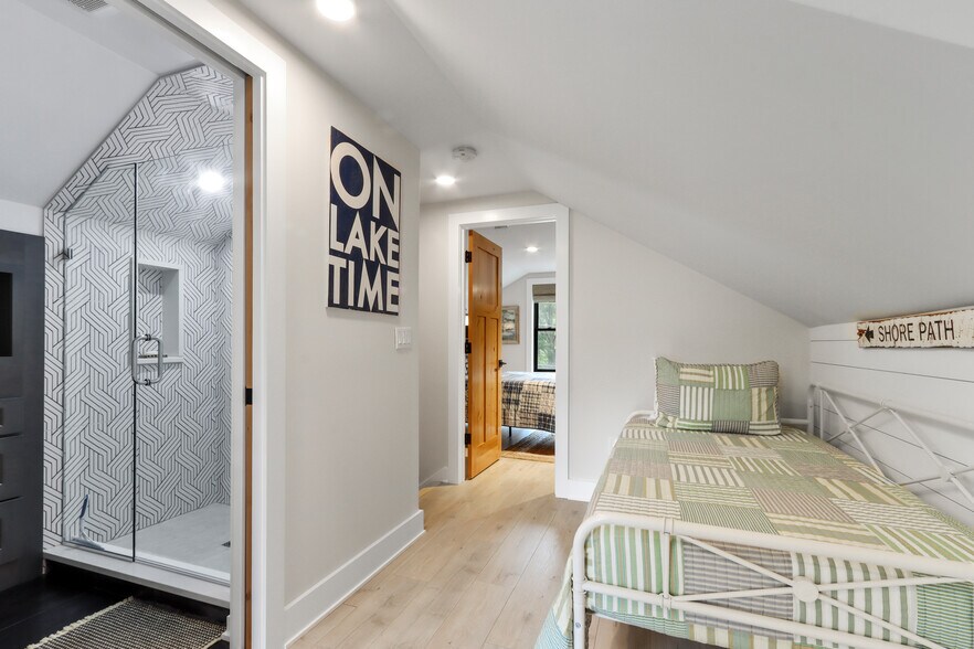 More Photos Of W4724 S Lakeshore Dr, Fontana-on-Geneva Lake Storefront For Sale