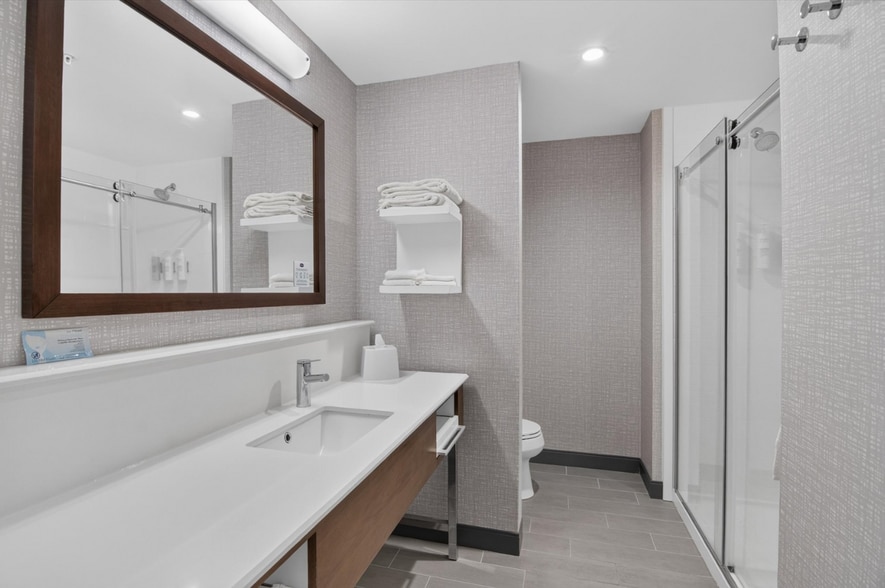 More Photos Of 1335 S Main St, Adrian Hotel For Sale