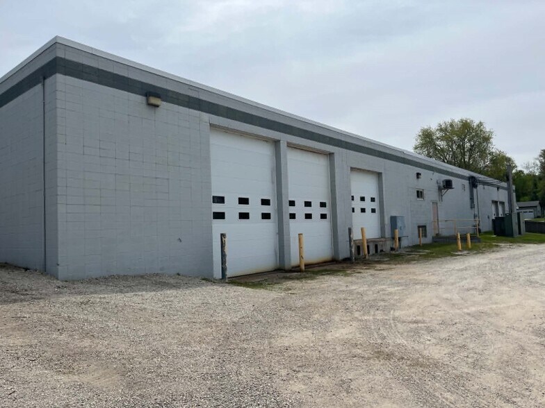 More Photos Of 900 Armour Rd, Oconomowoc Manufacturing For Sale